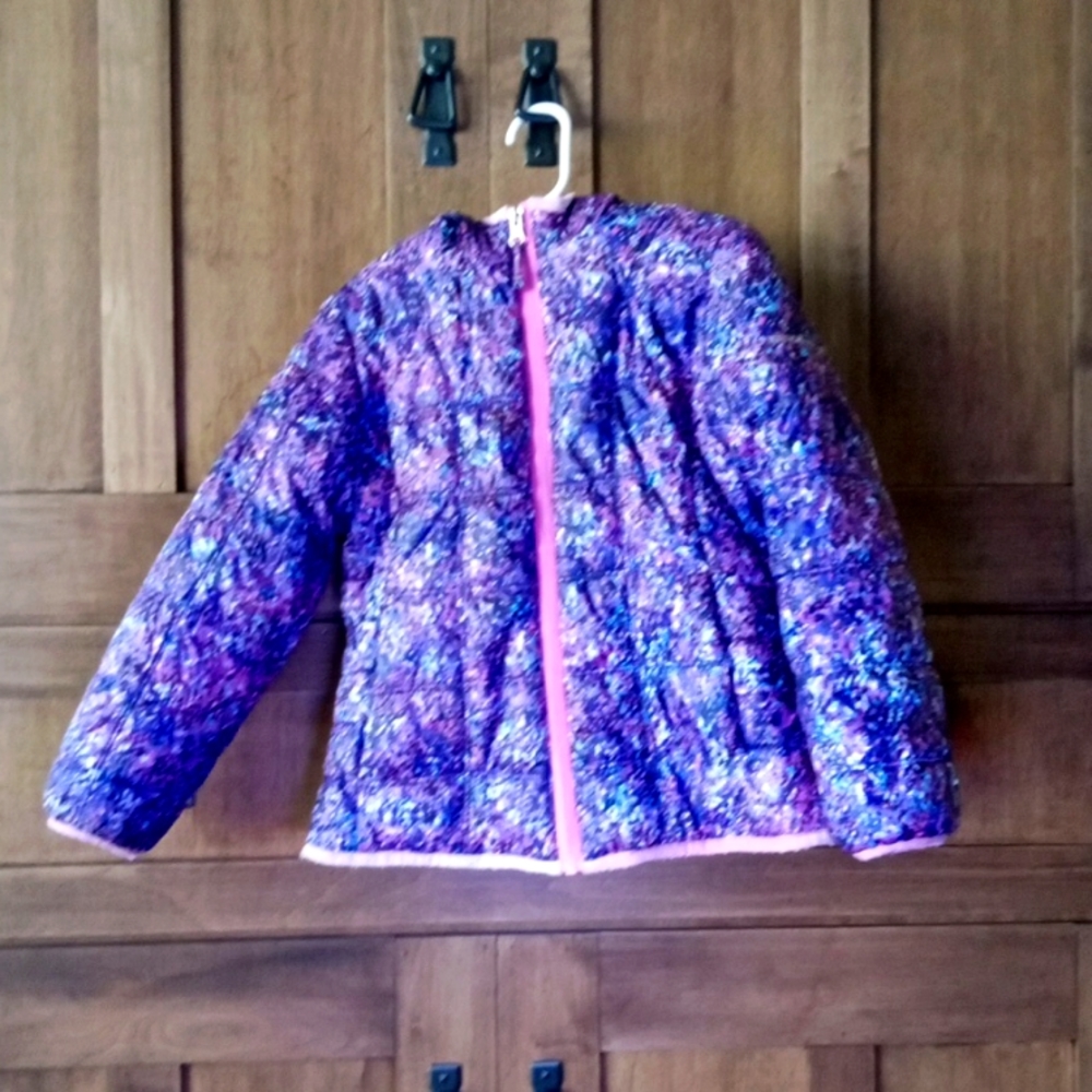 Free country jacket size size, kid small Fits Four year Olds Multicolorred.